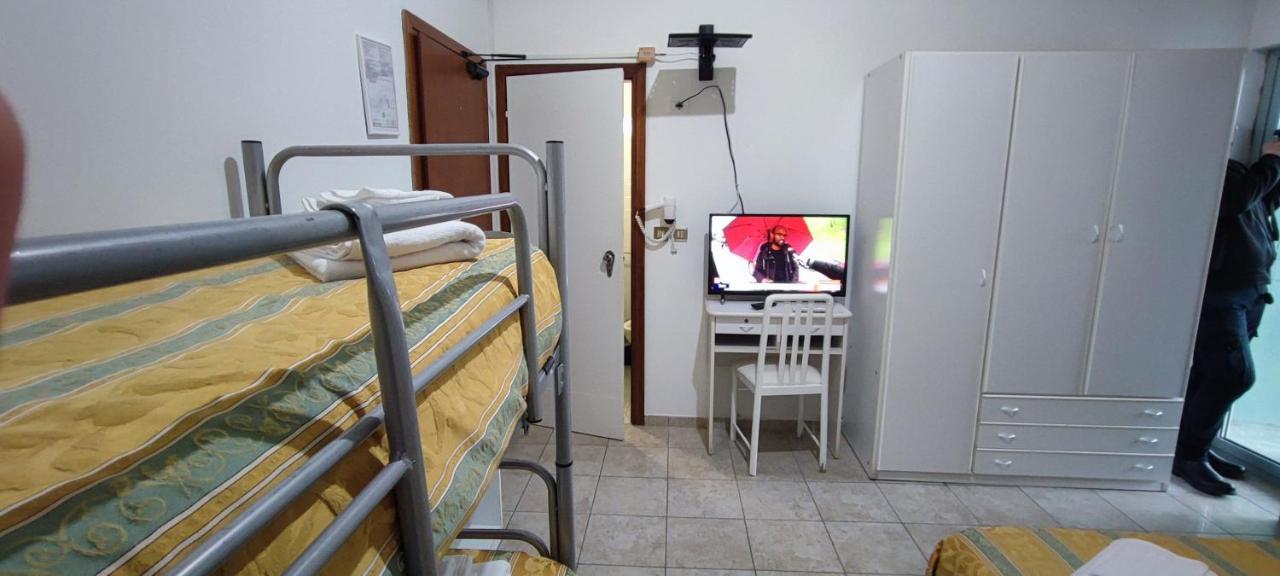 Hotel Zeus Lido Di Classe Room Only Buitenkant foto
