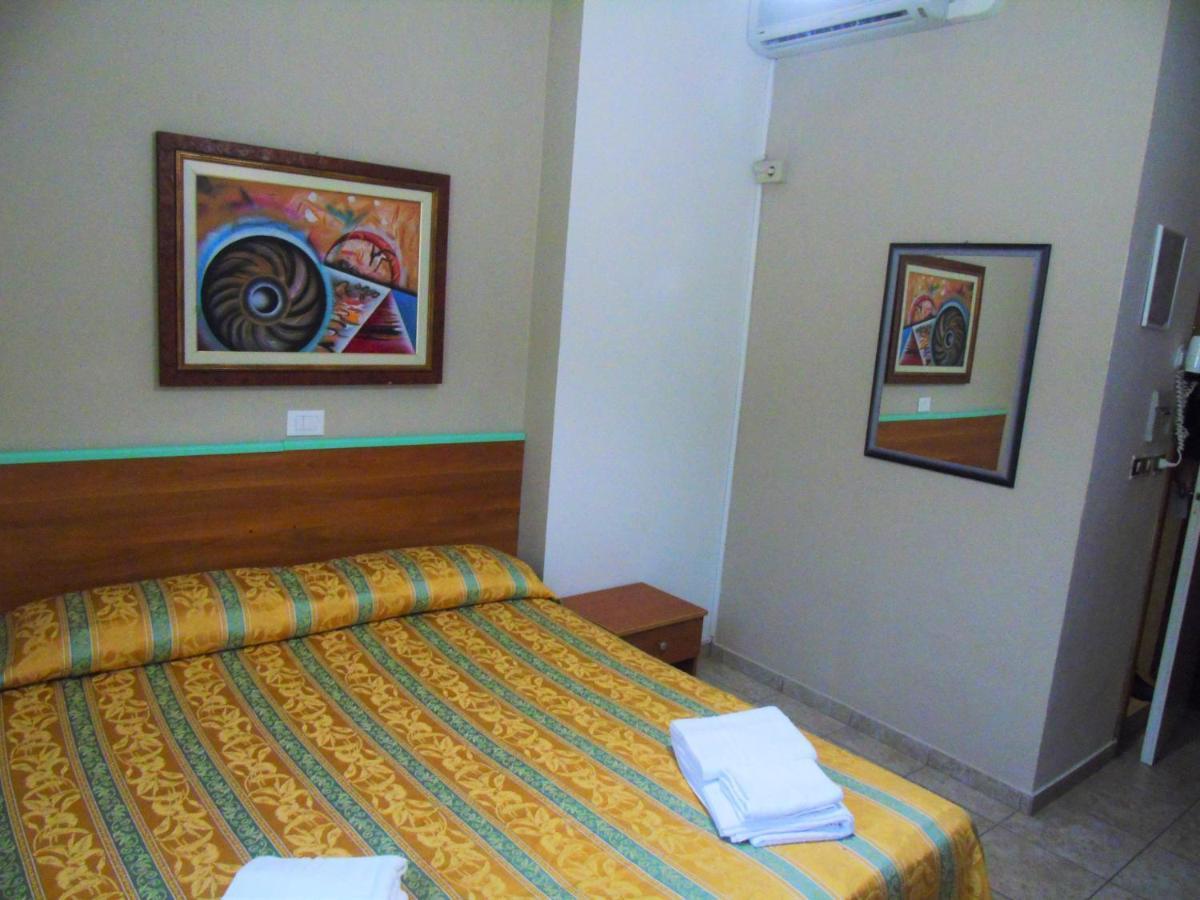 Hotel Zeus Lido Di Classe Room Only Buitenkant foto