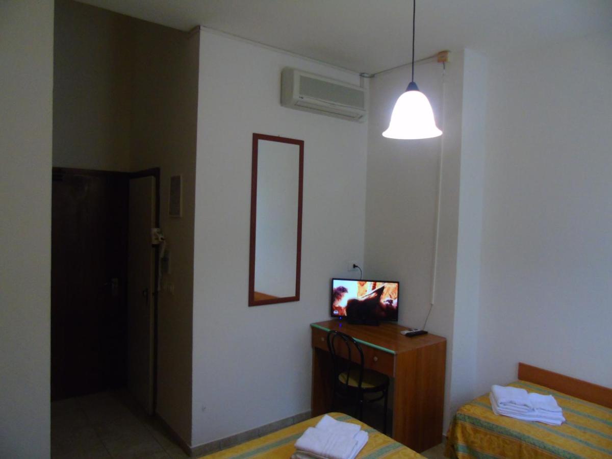 Hotel Zeus Lido Di Classe Room Only Buitenkant foto