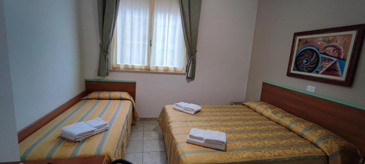 Hotel Zeus Lido Di Classe Room Only Buitenkant foto