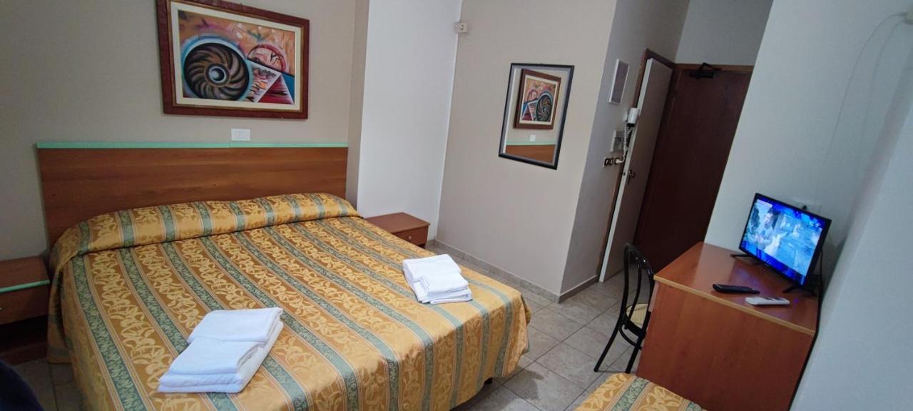 Hotel Zeus Lido Di Classe Room Only Buitenkant foto