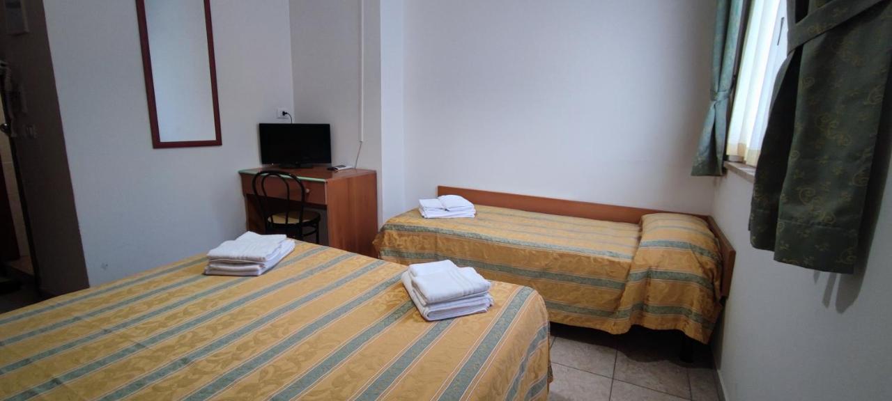 Hotel Zeus Lido Di Classe Room Only Buitenkant foto