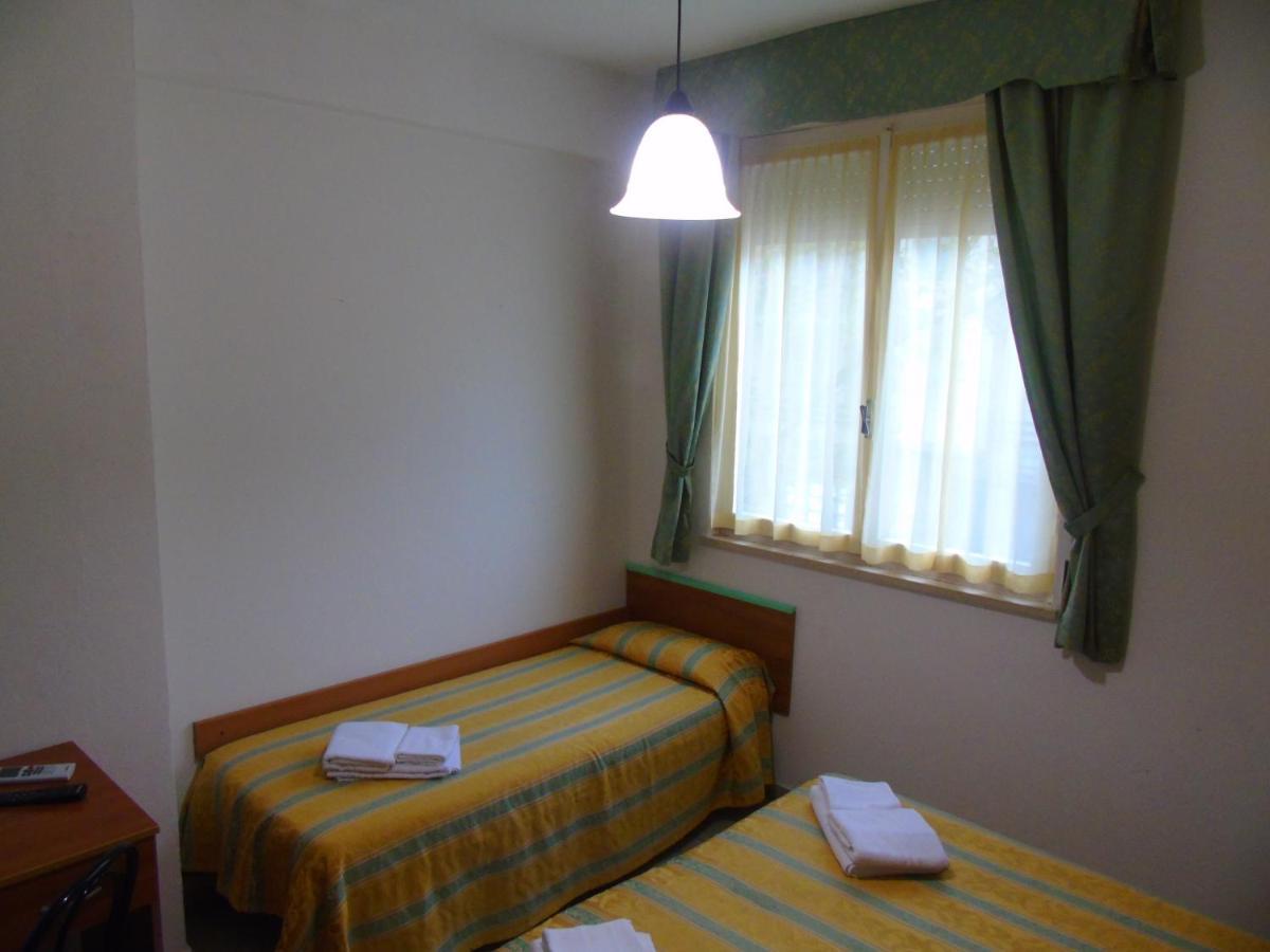 Hotel Zeus Lido Di Classe Room Only Buitenkant foto