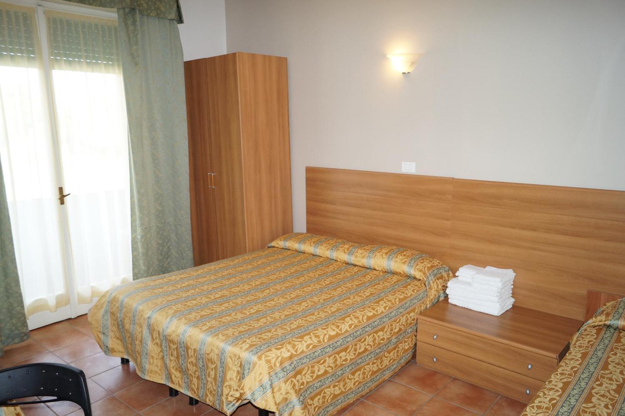 Hotel Zeus Lido Di Classe Room Only Buitenkant foto