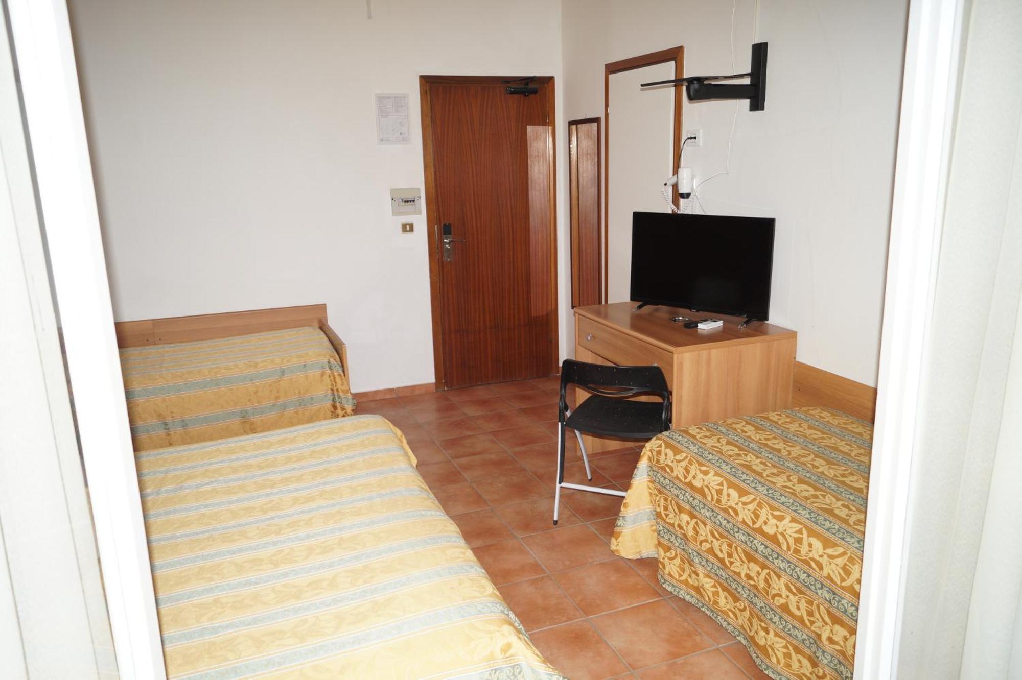 Hotel Zeus Lido Di Classe Room Only Buitenkant foto