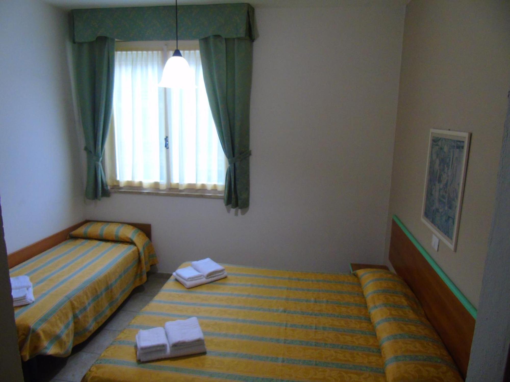 Hotel Zeus Lido Di Classe Room Only Buitenkant foto